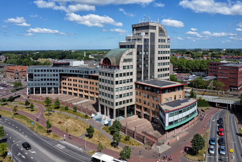 Bekende toren in Deventer naast het Station gemaakt door Marcel de Graaf fotografie met Drone